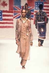 EmanuelUngaro1995WomenSS17.thumb.jpg.f109081f146ea033cb551887d1f14162.jpg