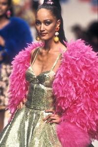 EmanuelUngaro1995WomenSS25.thumb.jpg.1c7bd47a5203b58b3f9134c91f7a28f1.jpg