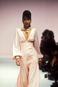 Emanuel Ungaro HC SS 1989 Anna Bayle 14.jpg