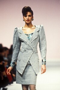 Emanuel Ungaro HC SS 1989 Karla Otis 01.jpg