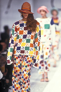 Enrico Coveri 1989 Women RTW 35.jpg