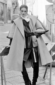 Gianfranco_Ferre_FW1982_Advanced_18.jpg