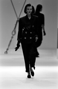 Gianfranco_Ferre_SS1989_Brynja_01.jpg