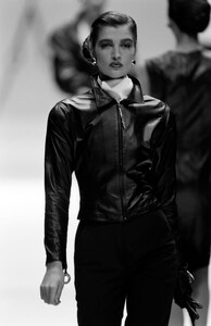 Gianfranco_Ferre_SS1989_Claire_02.jpg
