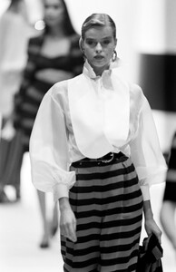Gianfranco_Ferre_SS1989_Daniela_Azzone_02.jpg