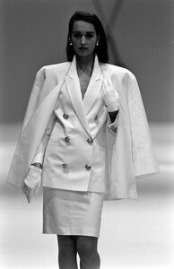 Gianfranco_Ferre_SS1989_Gail_04.jpg