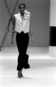 Gianfranco_Ferre_SS1989_Karla_01.jpg