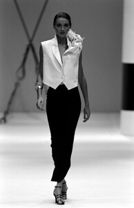 Gianfranco_Ferre_SS1989_Karla_02.jpg