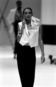 Gianfranco_Ferre_SS1989_Karla_03.jpg