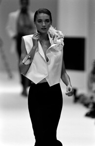 Gianfranco_Ferre_SS1989_Karla_04.jpg