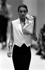 Gianfranco_Ferre_SS1989_Karla_05.jpg