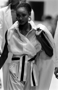 Gianfranco_Ferre_SS1989_Sadiya_02.thumb.jpg.ba24cfd31266f1d8a2adca9033cf7e65.jpg