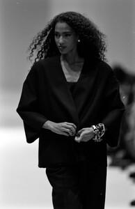 Gianfranco_Ferre_SS1989_Sonia_Cole_06.jpg