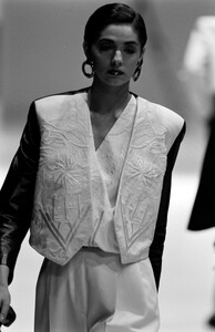 Gianfranco_Ferre_SS1989_Vicky_01.jpg