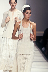 GiorgioArmani1993WomenRTW89.thumb.jpg.93c2fe15531d8d454d59931f4b4a5e87.jpg