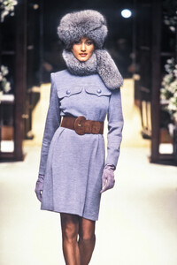 Givenchy1994HauteCoutureFW33.thumb.jpg.118f5a6d176effad152a31d4a795f90d.jpg