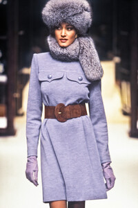 Givenchy1994HauteCoutureFW34.thumb.jpg.82b244817867a4cec850b2c5e7517f23.jpg