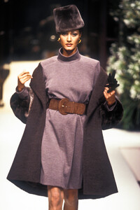 Givenchy1994HauteCoutureFW38.thumb.jpg.eeb5d908356e4d193bd7825c4b202848.jpg