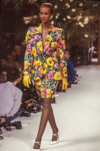 GivenchyHCSS1989Iman05.thumb.jpg.964504803b3ed4204905a8561309f982.jpg