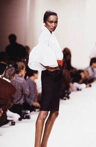 GivenchySS1989Katoucha01.thumb.jpg.7f0eff3d41e4f9032ec4ddb54c0cb648.jpg
