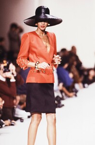 GivenchySS1989SoniaCole01.thumb.jpg.58f1ca26c02dd072107a9948c8e179fa.jpg