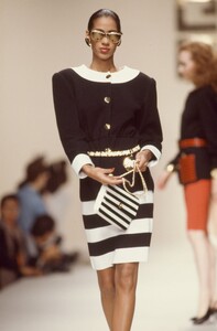 GivenchySS1989SoniaCole03.thumb.jpg.5f56f1394803f57a8f674c3506546c8c.jpg