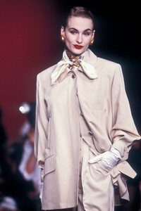 Hermes SS 1989 32.jpg
