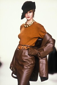 Jean-LouisScherrerAW1990RTW(2).thumb.jpg.f389aed8583a688063c0f7274ef34baa.jpg