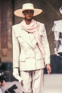 Jean-Louis Scherrer HC SS 1989 02.jpg