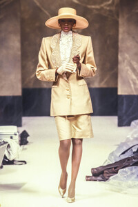 Jean-Louis Scherrer HC SS 1989 10.jpg
