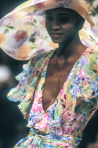 Jean-Louis Scherrer HC SS 1989 13.jpg