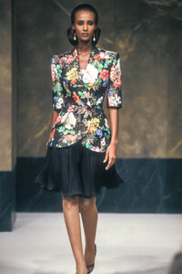 Jean-Louis Scherrer HC SS 1989 Iman 05.jpg