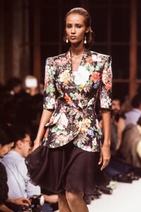 Jean-Louis Scherrer HC SS 1989 Iman 07.jpg