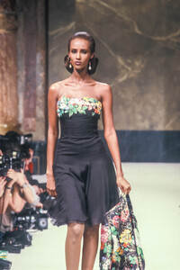 Jean-Louis Scherrer HC SS 1989 Iman 08.jpg