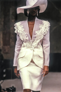 Jean-Louis Scherrer HC SS 1989 Iman 11.jpg