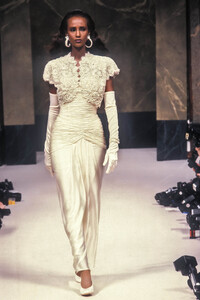 Jean-Louis Scherrer HC SS 1989 Iman 20.jpg