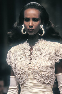 Jean-Louis Scherrer HC SS 1989 Iman 22.jpg