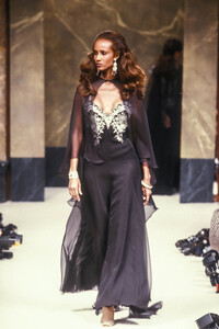 Jean-Louis Scherrer HC SS 1989 Iman 24.jpg