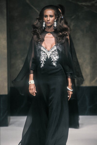 Jean-Louis Scherrer HC SS 1989 Iman 25.jpg