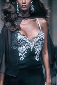 Jean-Louis Scherrer HC SS 1989 Iman 26.jpg