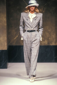 Jean-Louis Scherrer HC SS 1989 Laetitia 04.jpg
