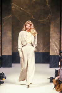 Jean-Louis Scherrer HC SS 1989 Laetitia 06.jpg