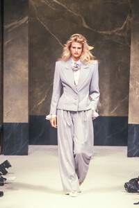 Jean-Louis Scherrer HC SS 1989 Laetitia 08.jpg