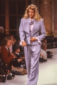 Jean-Louis Scherrer HC SS 1989 Laetitia 10.jpg