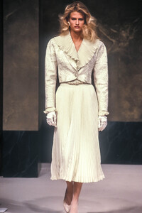 Jean-Louis Scherrer HC SS 1989 Laetitia 12.jpg