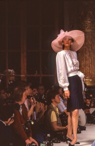 Jean-Louis Scherrer HC SS 1989 Magali 12.jpg