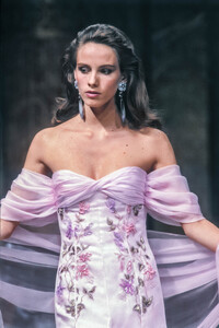 Jean-Louis Scherrer HC SS 1989 Magali 14.jpg