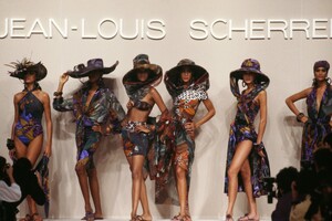 Jean-Louis Scherrer SS 1989 Karla Otis 01.jpg