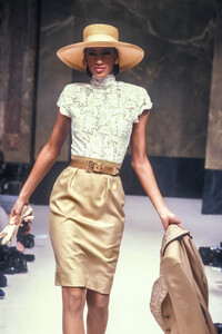 Jean Louis Scherrer 1989 Haute Couture 102.jpg