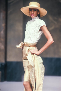 Jean Louis Scherrer 1989 Haute Couture 103.jpg
